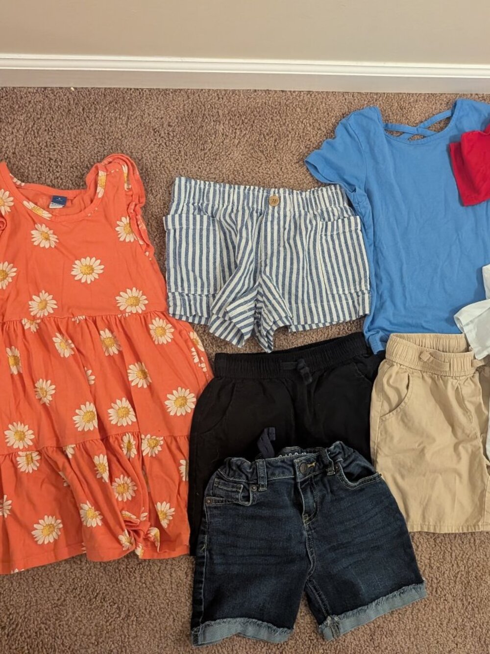 Bundle of Girl's size 6/7 clothes.